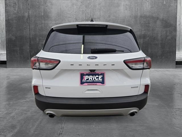 2020 ford escape se