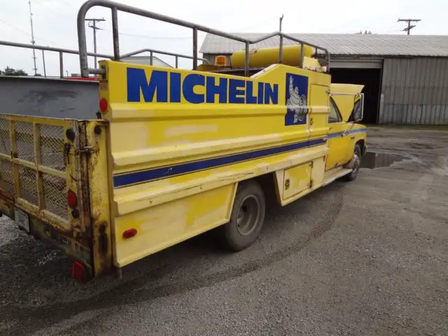 1982 gmc tire farm service truck dually, 3500 series manual, air tank, lift gate