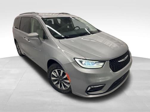 2021 chrysler pacifica hybrid touring l in milwaukee, wisconsin