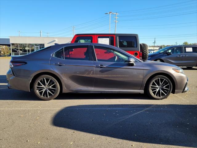 2022 toyota camry se