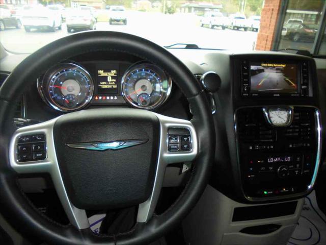 2016 chrysler town & country touring