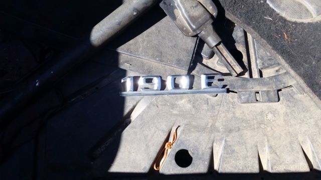 1989 mercedes-benz 190 runs and has pink