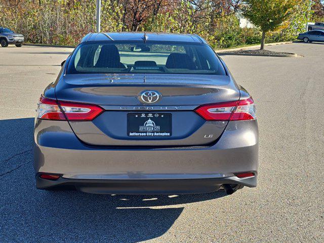 2019 toyota camry le