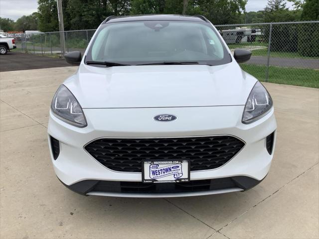 2022 ford escape se