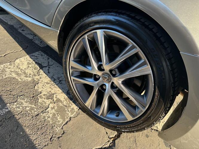2019 lexus is in thousand oaks, california