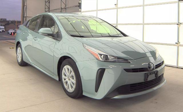 2022 toyota prius l
