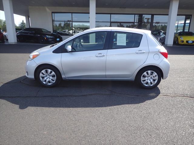 2012 toyota yaris le