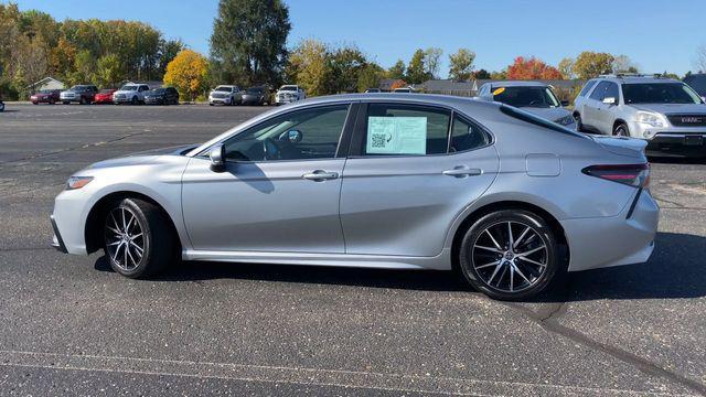 2022 toyota camry se