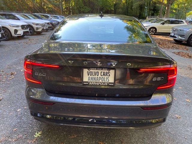 2024 volvo s60 b5 plus dark theme