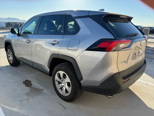 2022 toyota rav4 le