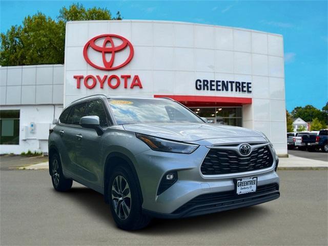 2022 toyota highlander xle