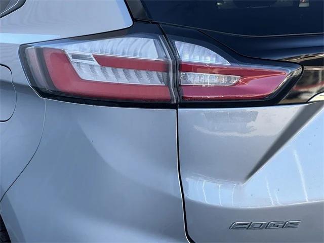 2020 ford edge se