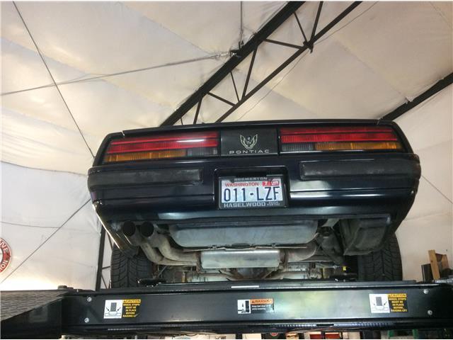 1988 pontiac firebird 100,000 miles black 8 cylinder engine 5.0l/305 manual