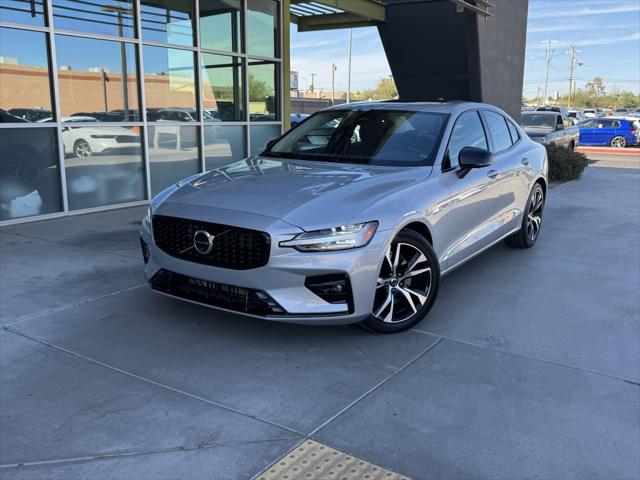 2024 volvo s60 b5 plus dark theme