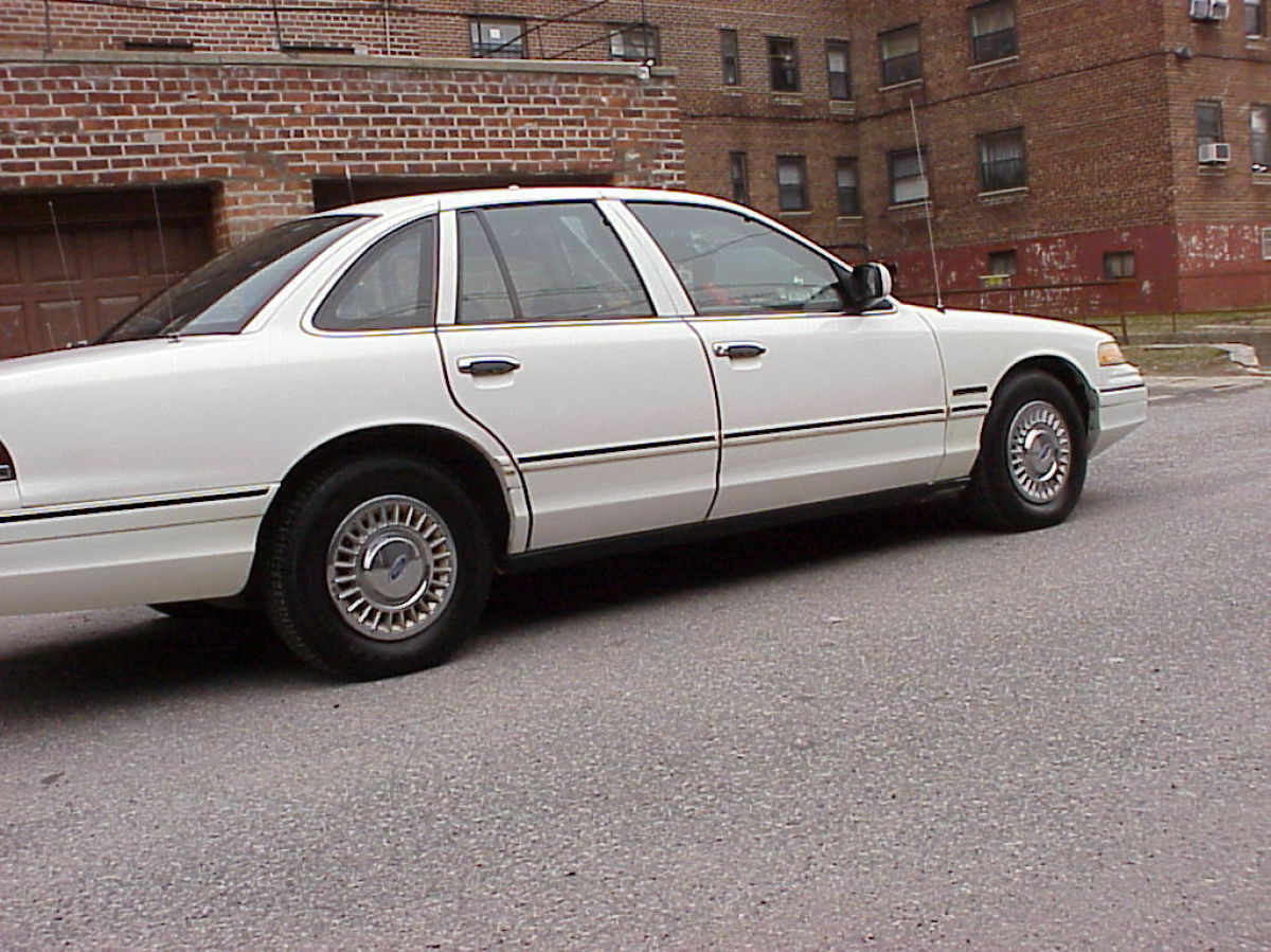ford crown victoria police interceptor p71 loaded motorola setina federal signal