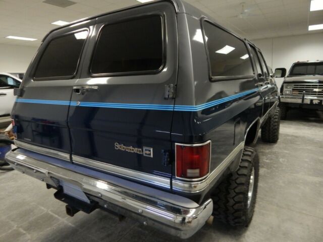 1988 chevrolet suburban 2500, silverado, fuel injected 454, lifted, 4x4