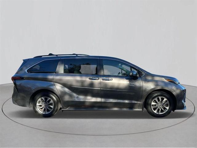 2022 toyota sienna xle