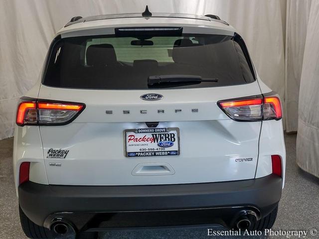 2022 ford escape se