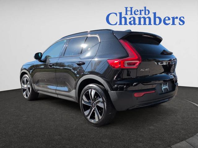 2024 volvo xc40 ultimate dark theme