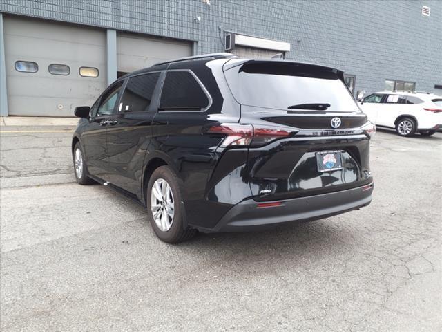 2024 toyota sienna xle