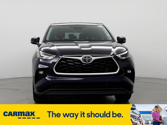 2022 toyota highlander le