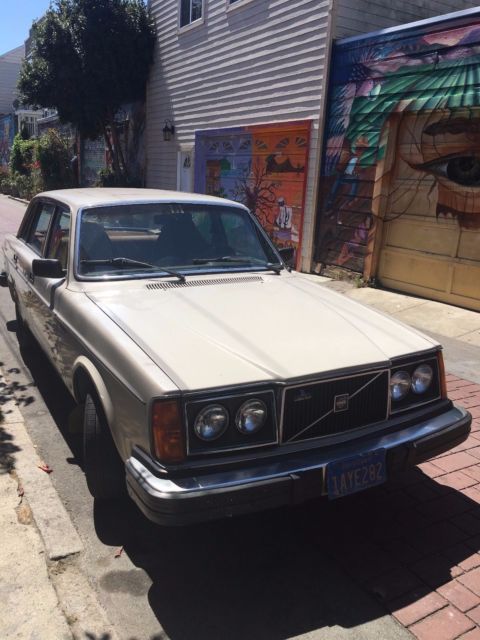 1980 volvo 240 dl sedan. low reserve