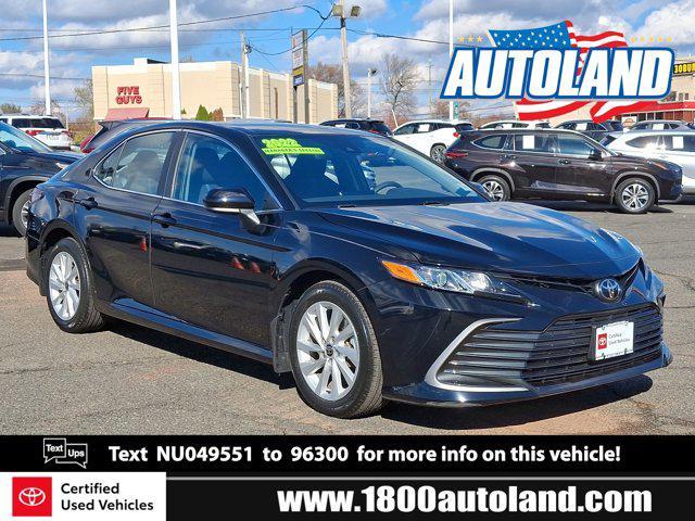 2022 toyota camry le