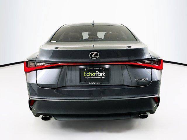 2022 lexus is 300 base