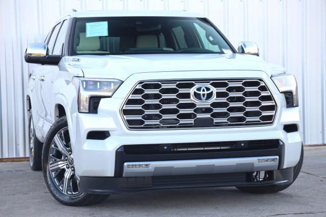 2023 toyota sequoia base
