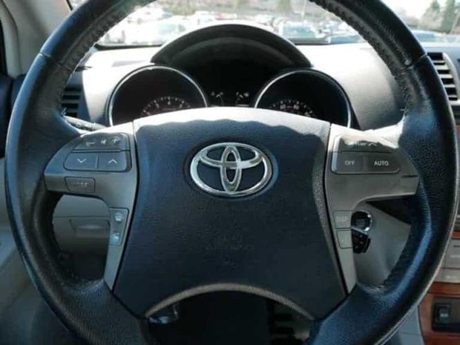 2010 toyota highlander limited in minneapolis, minnesota