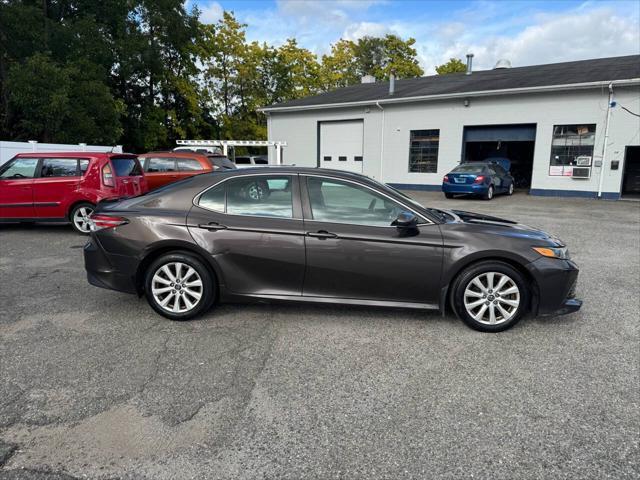 2019 toyota camry le