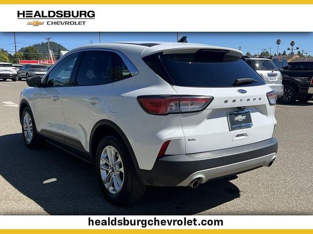 2022 ford escape se