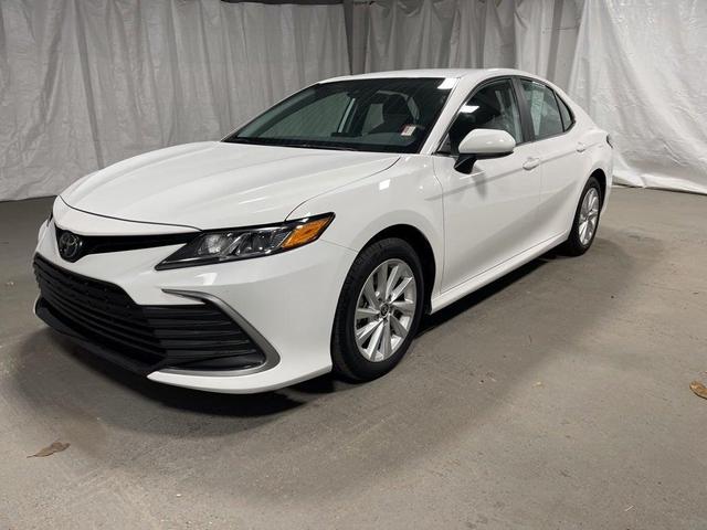 2024 toyota camry le