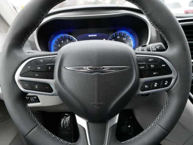 2023 chrysler pacifica touring l in minneapolis, minnesota