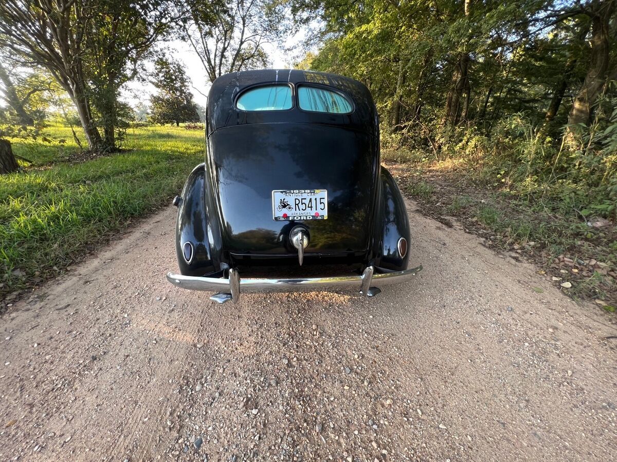 1939 ford deluxe sedan black rwd manual deluxe