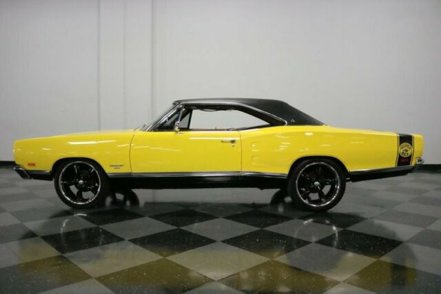classic mopar cruiser! great paint, 318 v8, auto, yellow