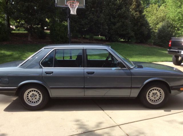 original 1 owner 528e baltic blue over dark blue leather in excellent condition