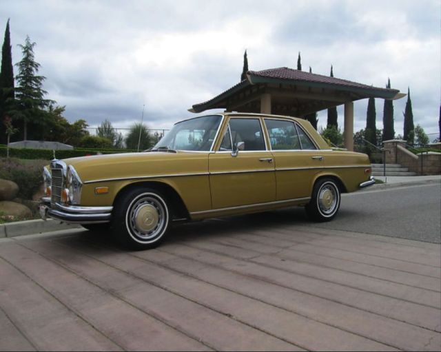gold color 1973 mercedes 280 se 4.5 v8 -sedan 4 doors