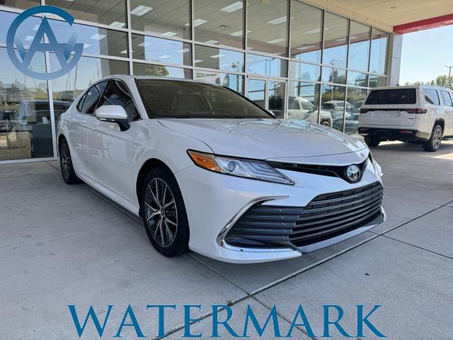 2022 toyota camry hybrid xle