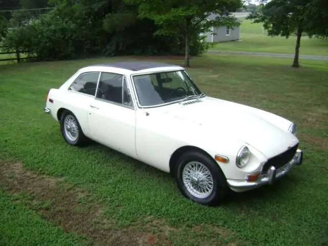 mg mgb gt webasto folding sunroof - wire wheels - new chrome exhaust - solid car