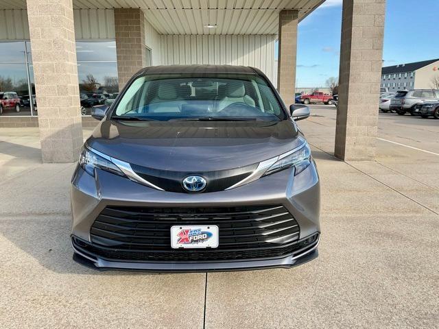 2024 toyota sienna le