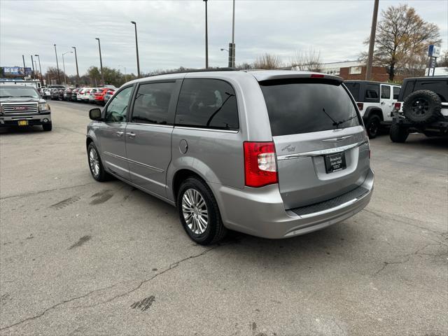 2013 chrysler town & country touring-l