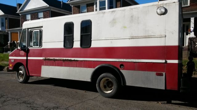 1981 chevrolet p30 step-van standard cargo van 2-door 5.7l