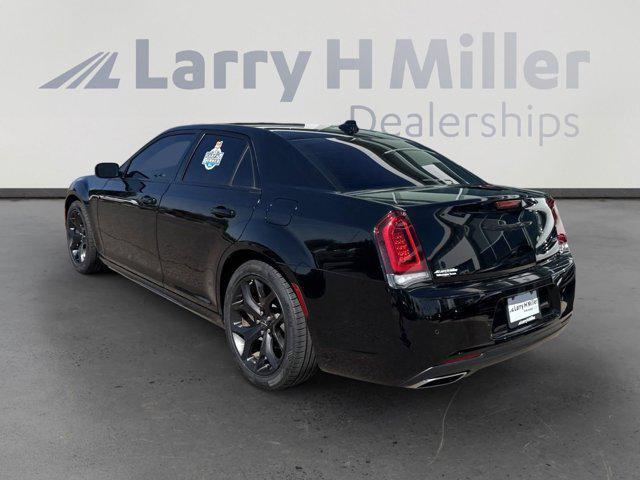 2022 chrysler 300 touring