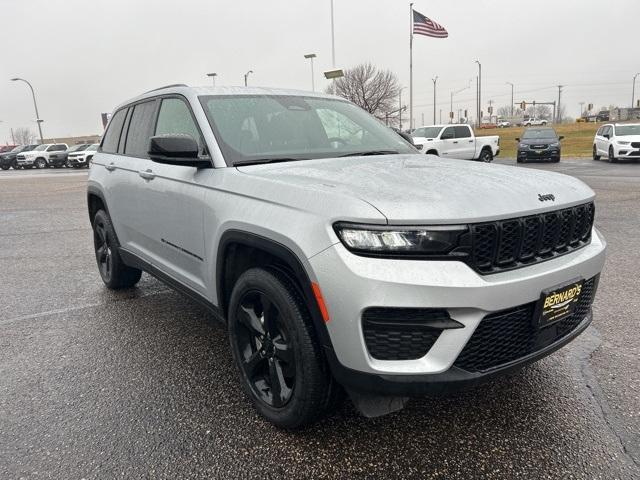 2023 jeep grand cherokee altitude