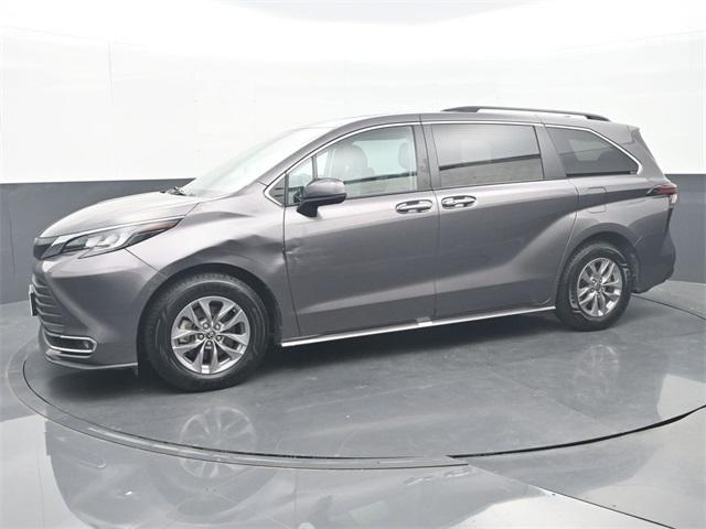 2022 toyota sienna xle