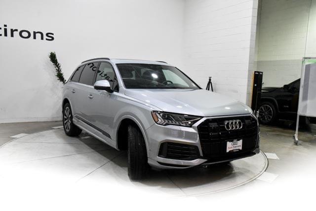 2024 audi q7 45 premium plus