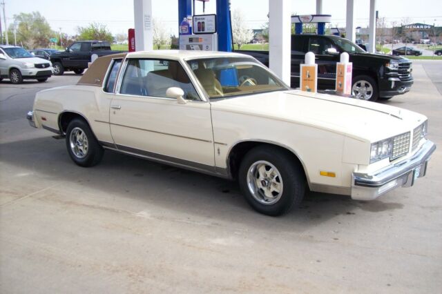 1980 cutlass calais. beautiful and clean with v8. 75,000 miles