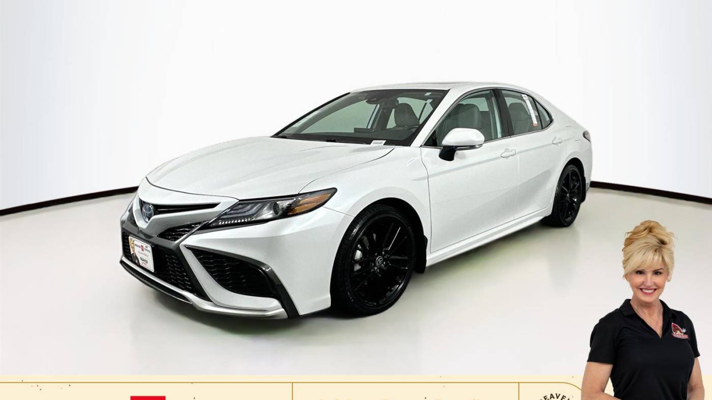 2023 toyota camry hybrid xse