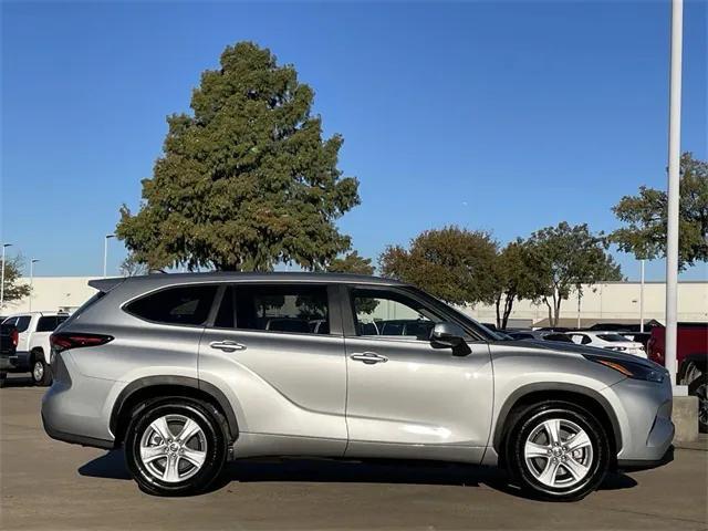 2024 toyota highlander le
